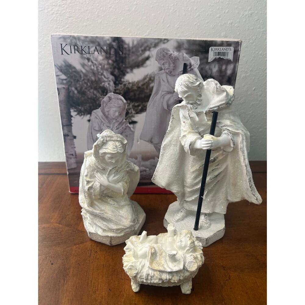 White glittery 3 piece Nativity Scene - Picture 1 of 10
